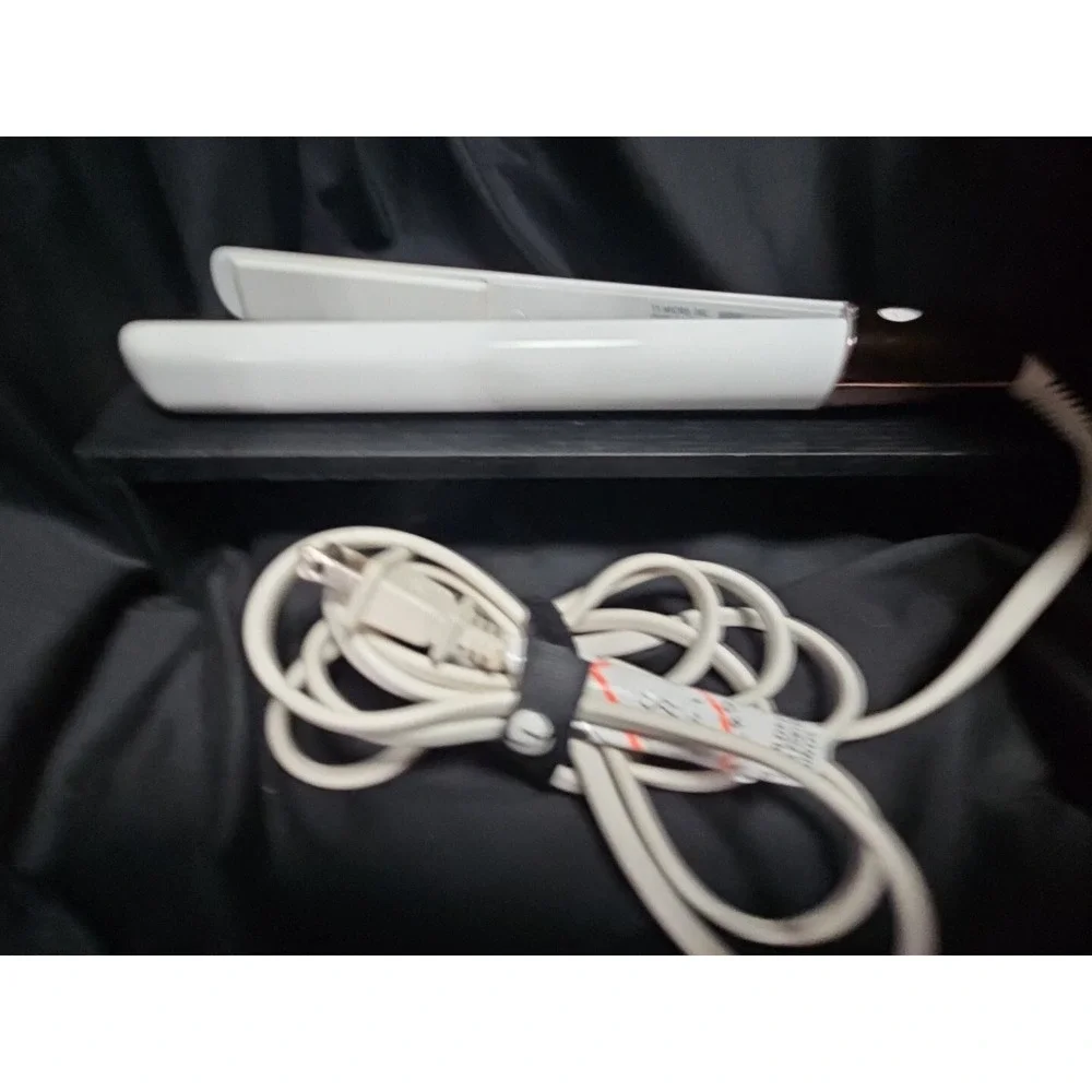 T3 Micro SinglePass Ceramic Flat Iron 1